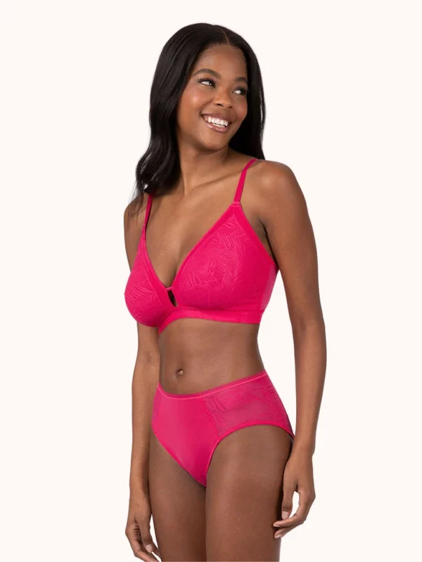 Venus Underwear Shop 17 Venus Underwear Shop -Venus Underwear Shop 1 on model front smooth lace busty bralette magenta