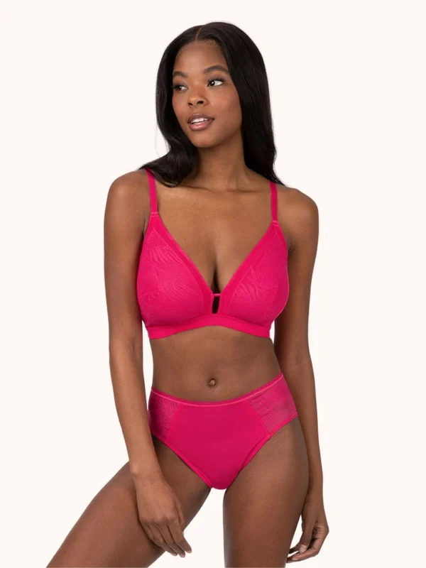 Venus Underwear Shop 18 Venus Underwear Shop -Venus Underwear Shop 2 on model front1 smooth lace busty bralette magenta