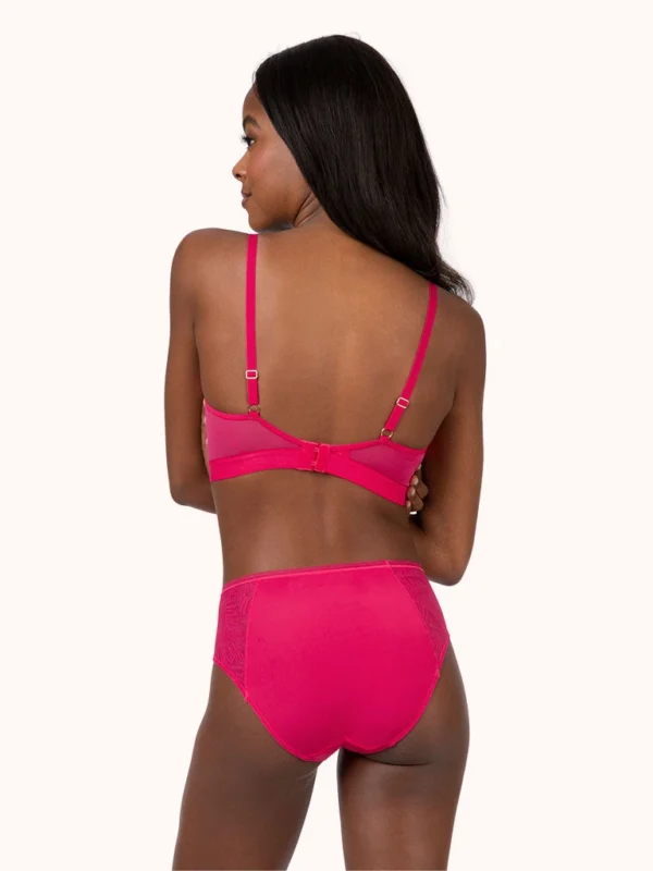 Venus Underwear Shop 19 Venus Underwear Shop -Venus Underwear Shop 3 on model back smooth lace busty bralette magenta